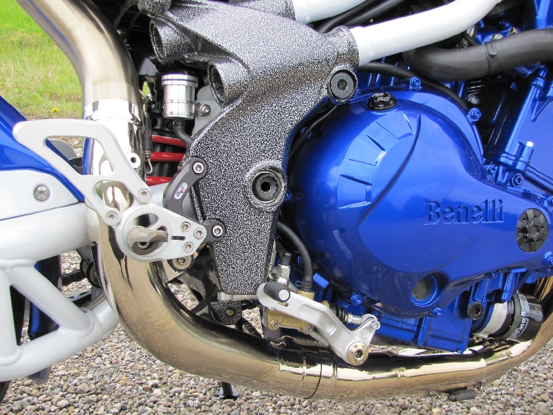Une Benelli de 1236 cc, 160cv et Bleue..... 3