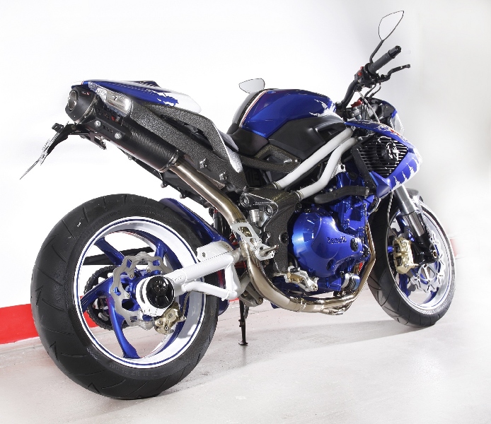 Une Benelli de 1236 cc, 160cv et Bleue..... 7